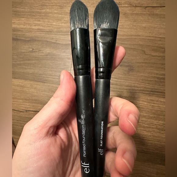 Pair of elf foundation brushes. Unused. - Picture 2 of 3